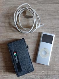 Apple IPod con custodia e cavo