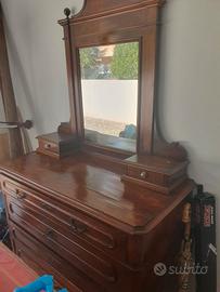 Comò antico in legno massello 