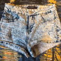 Pantaloncini di jeans a vita alta