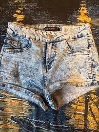 Pantaloncini di jeans a vita alta