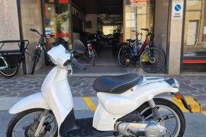 Aprilia Scarabeo 50 2T BIANCO 2012