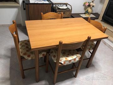 Tavolo con 4 sedie