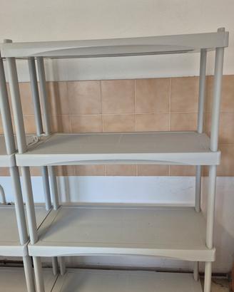 scaffale in plastica