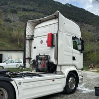 Trattore stradale
