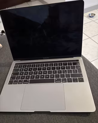 MacBook Pro 13” 2019 8GB RAM, 128gb ssd