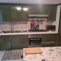 Cucina completa di elettrodomest.+ tavolo in legno