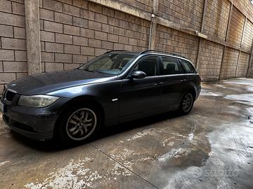 Bmw320d colore grigio