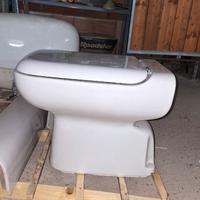 WC completo di copriwater con Scarico a pavimento