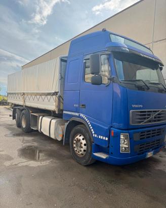 Camion Ribaltabile trilaterale Volvo