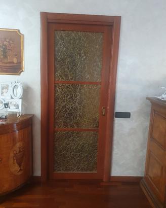 Porta scorrevole da interno in legno e vetro