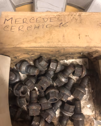 Kit bulloni Mercedes cerchio da 16 a 5 fori