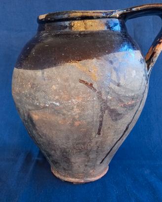 Vecchio vaso in terracotta smaltata, anfora