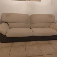 divano tre posti con puff