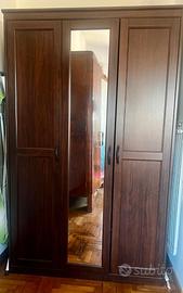 Armadio di legno come nuovo