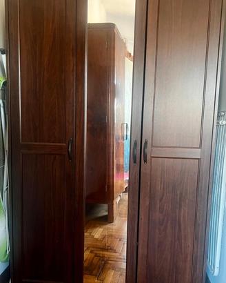 Armadio di legno come nuovo