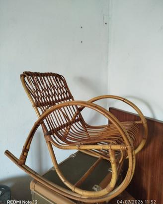 sedia a dondolo bimbo in vimini vintage anni '70
