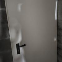 Porte con battente comprese di telaio.