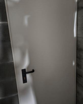 Porte con battente comprese di telaio.