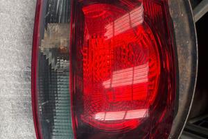 FARO POSTERIORE DESTRO VOLKSWAGEN GOLF 6 ANNO:2011