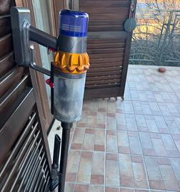 Dyson  v15