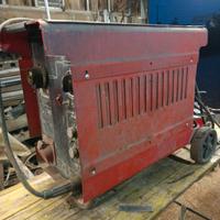 Saldatrice a filo continuo