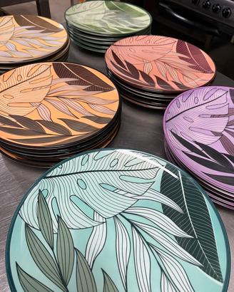 Leggere: Set di 5 piatti vari colori disponibili  