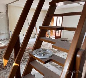 Scala interna in legno massello