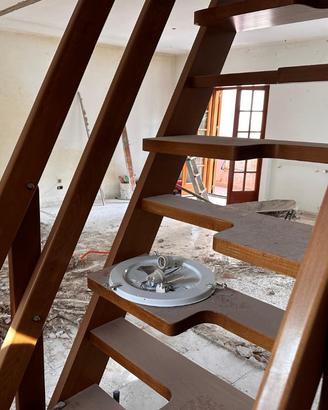 Scala interna in legno massello