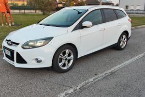 Ford Focus 1.6 TDCi con gancio traino