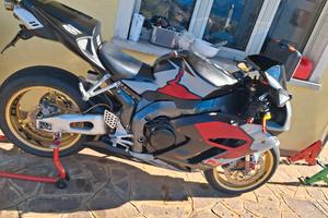 cbr1000rr fireblade 2004 LEGGERE