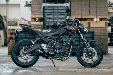 Special Titanium Black Kawasaki Versys 650 2017-