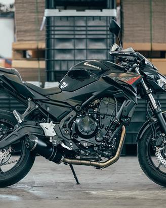 Special Titanium Black Kawasaki Versys 650 2017-