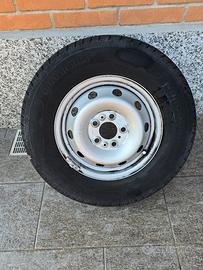 gomme Continental 215 70 15  con cerchio 