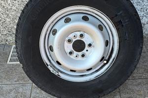 gomme Continental 215 70 15  con cerchio 