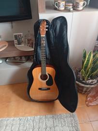 Chitarra acustica e Custodia