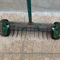 Arieggiatore manuale per prati inglesi