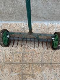 Arieggiatore manuale per prati inglesi