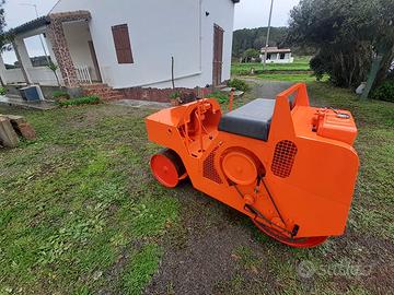 Rullo stradale compattatore
