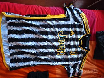 maglia Juventus 2023 taglia s con pantaloncino 