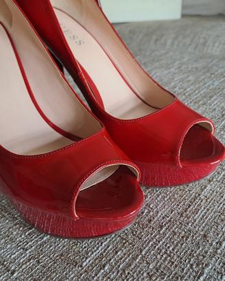 DÉCOLLETÉ spuntata in vernice
Rossa GUESS