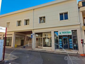 Negozio 80mq Cattolica centro storico