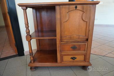 Mobiletto di legno d'arredamento