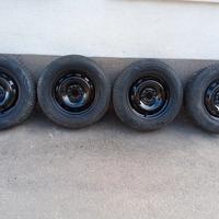 Cerchi in metallo con gomme antineve per Ford 