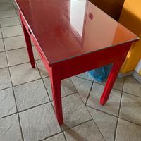 Tavolino rosso