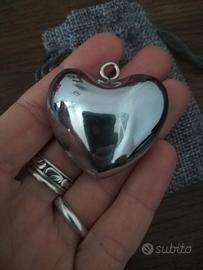 Ciondolo chiama angeli