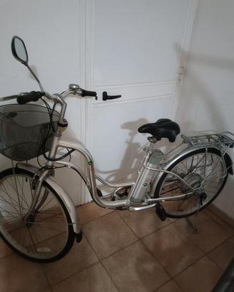 Bicicletta con pedalata assistita 