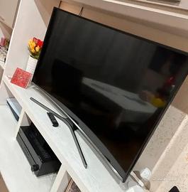 Smart TV Samsung 55” schermo curvo.