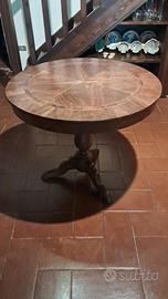 Tavolo rotondo noce con intarsio a stella, '800