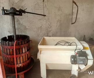 Torchio e attrezzatura per vino