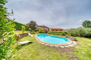Rustico / Casale di 260 m² con più di 5 locali e b